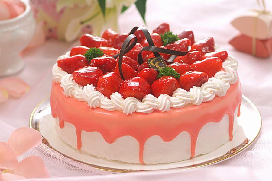 Easy Strawberry Wedding Cake Recipe